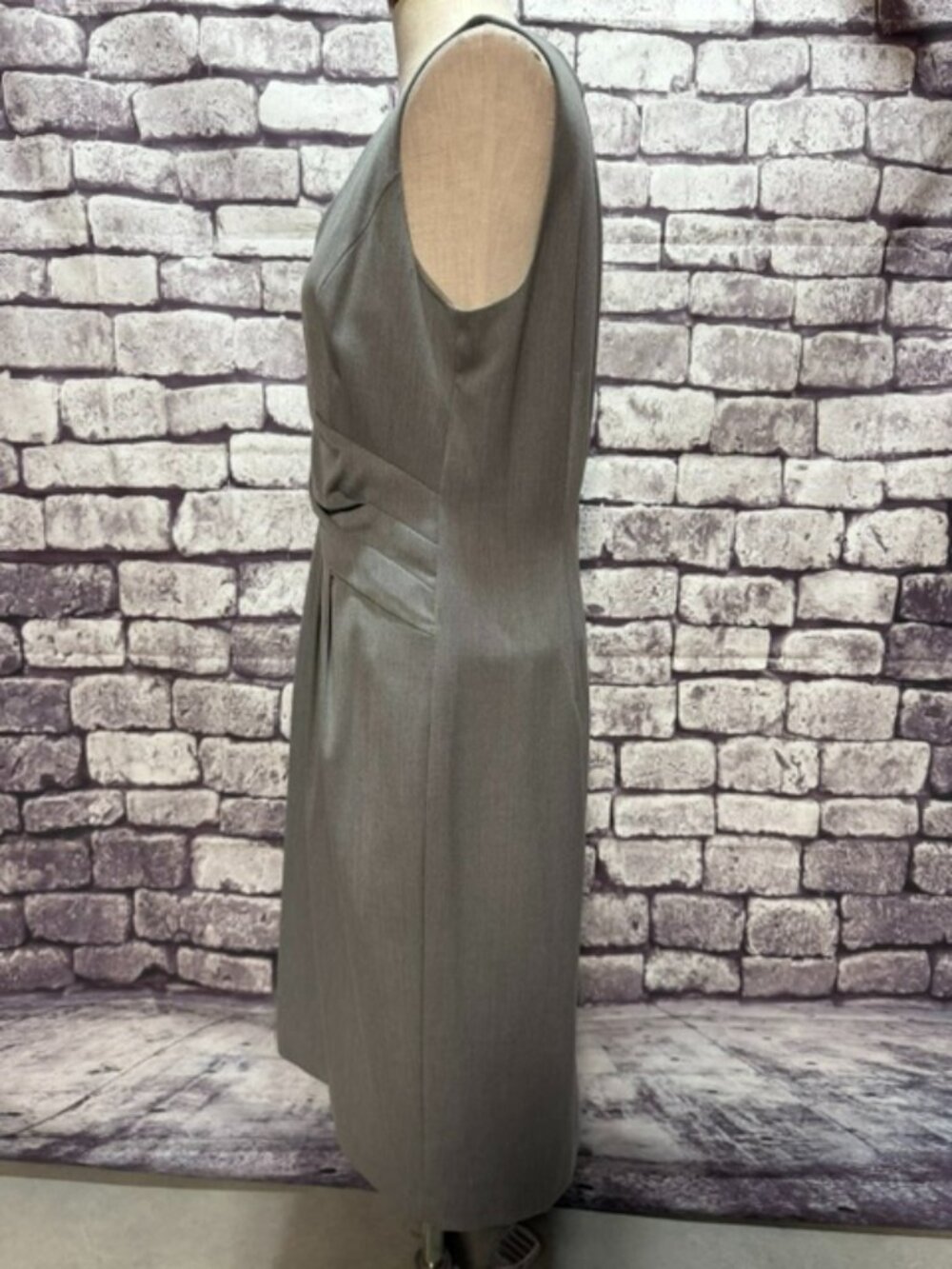 Jones New York Gray V-Neck Sleeveless Dress Size 12 - Picture 3 of 8